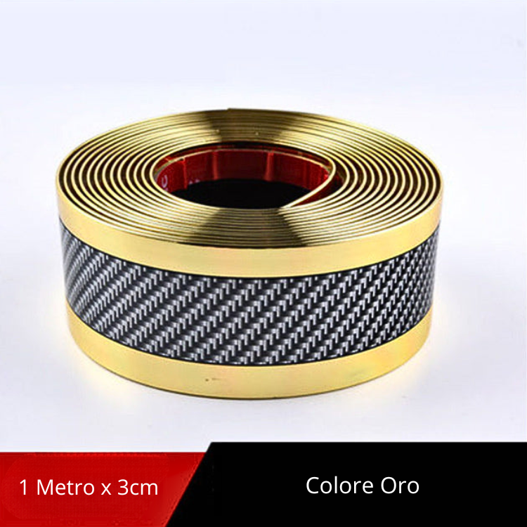 Battitacco adesivo universale effetto fibra di carbonio - Cargadget.it
