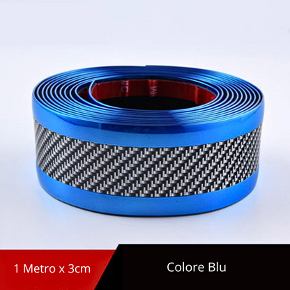 Battitacco adesivo universale effetto fibra di carbonio - Cargadget.it