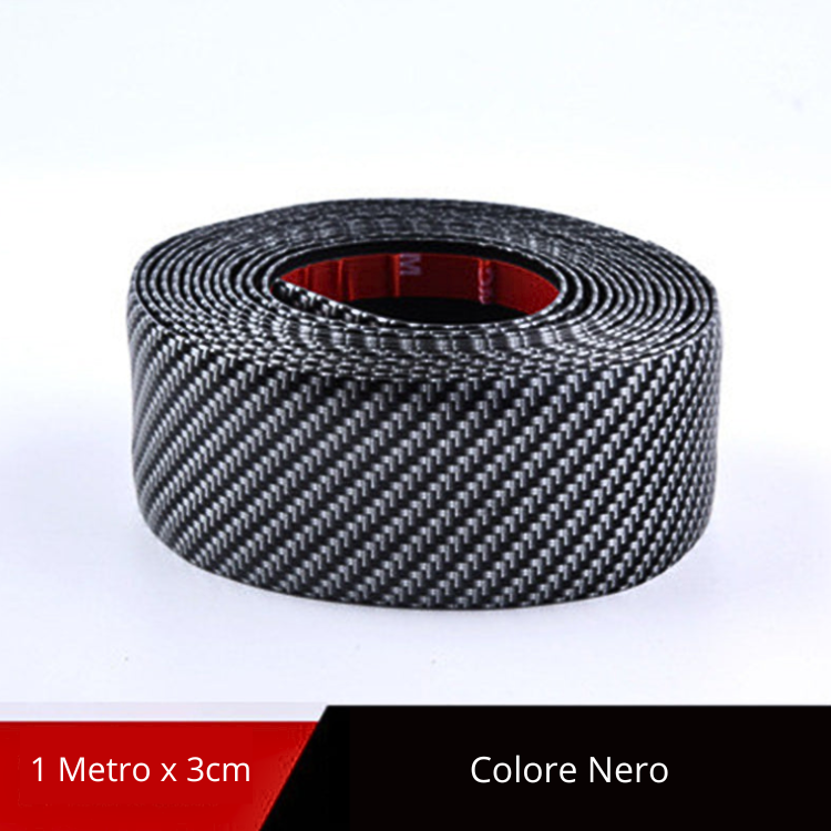 Battitacco adesivo universale effetto fibra di carbonio - Cargadget.it